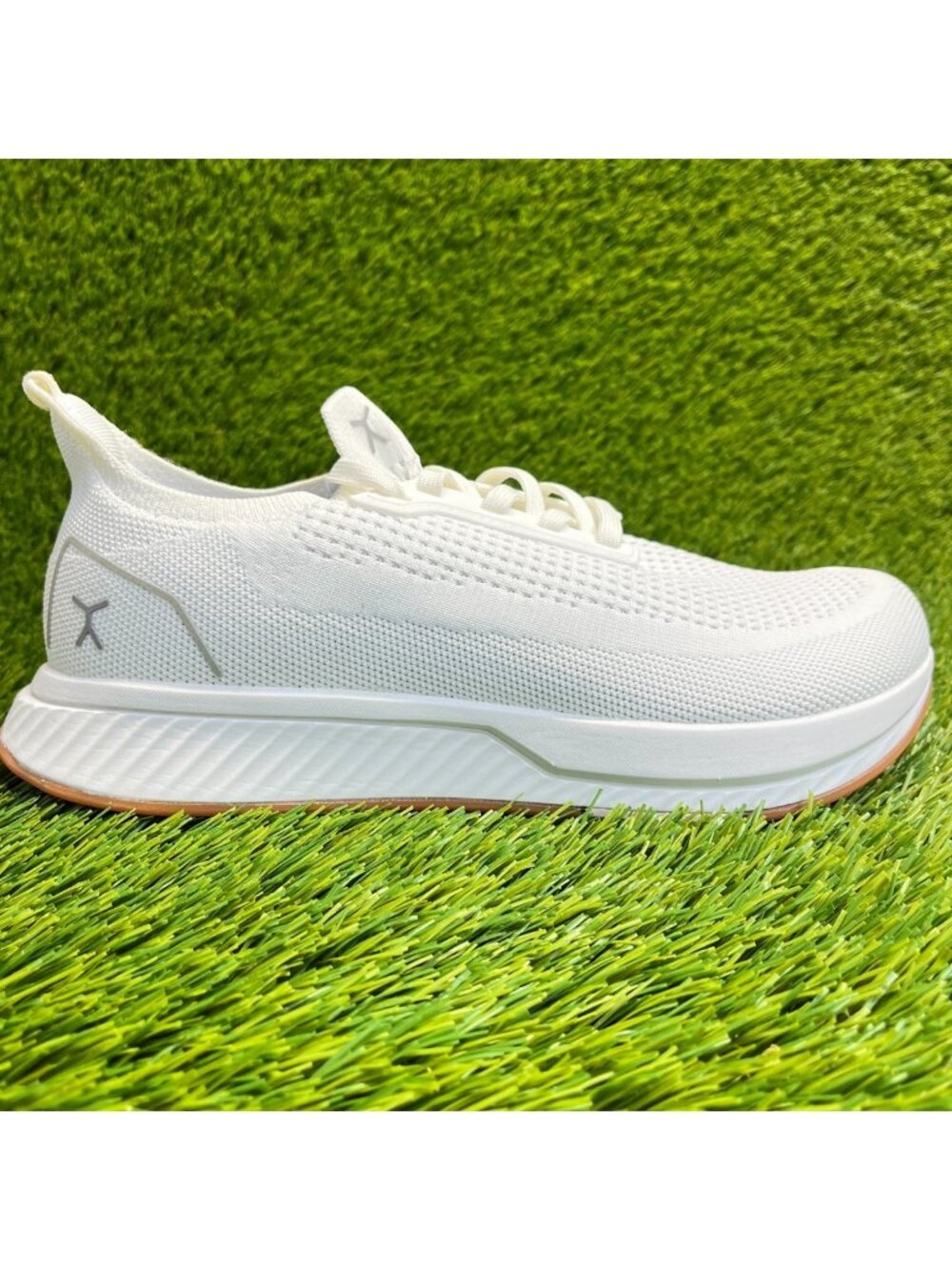 Flux Adapt Runner White Gum Mens Size 8.5 Womens Size 10 Running Athletic Shoes